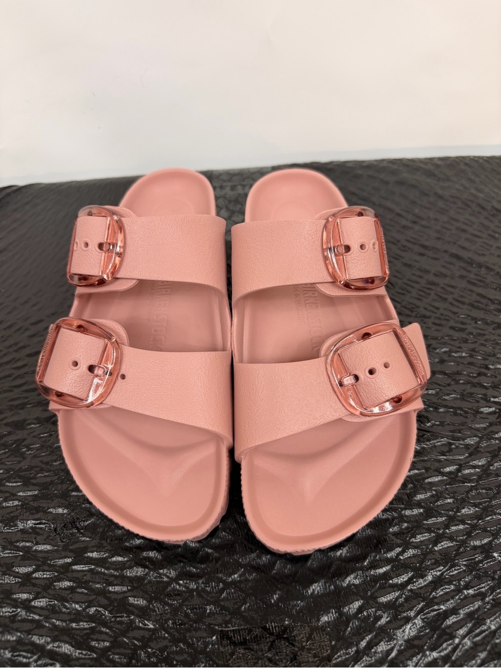 Birkenstock Pale Blush Pink Slide Sandals with Embossed Footbed L6 M4 - Picture 1 of 4